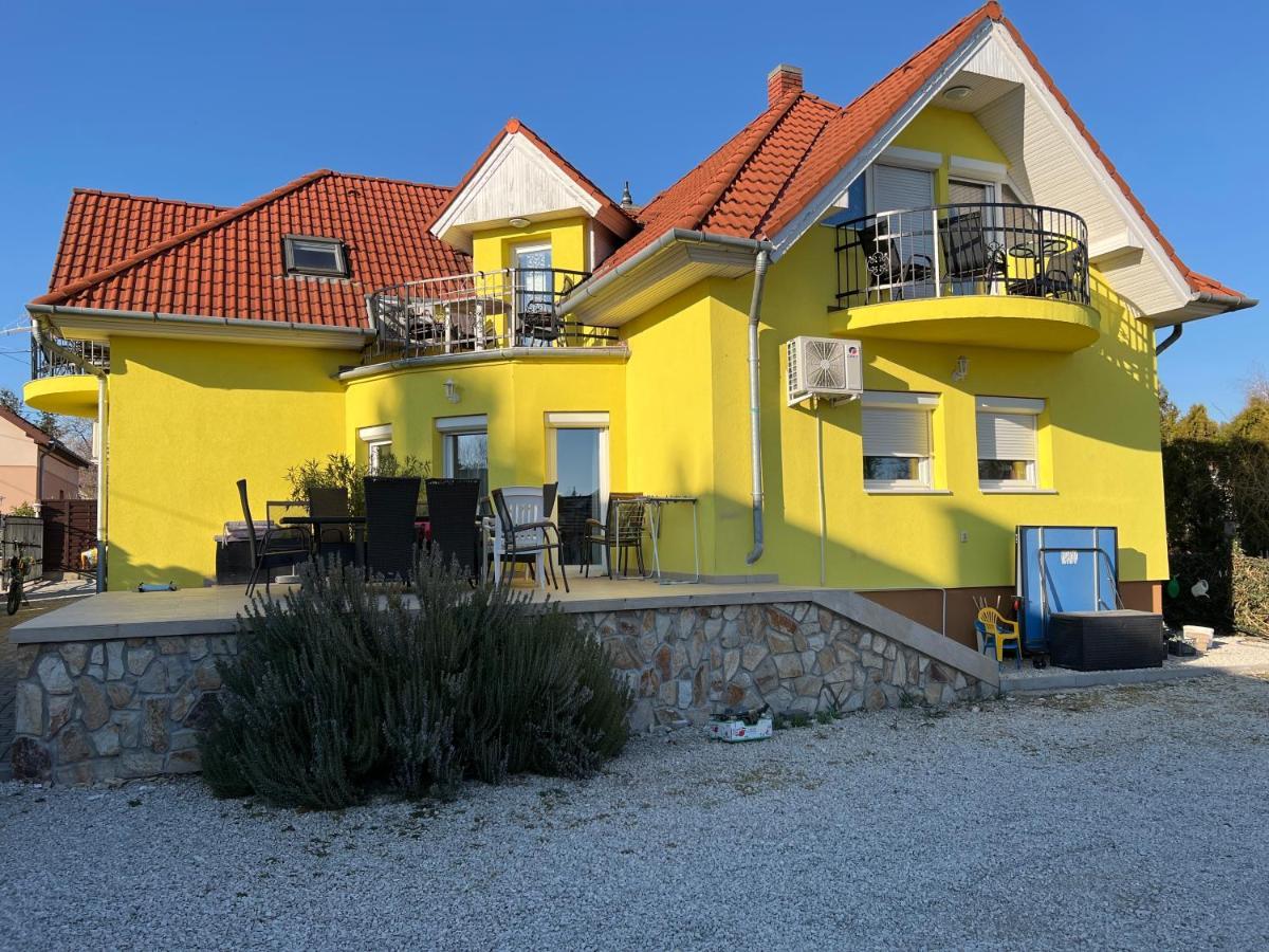Csikos Apartman Gyenesdiás Zewnętrze zdjęcie