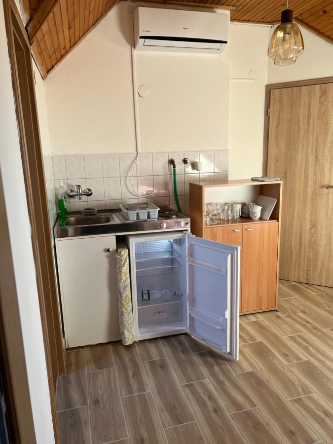 Csikos Apartman Gyenesdiás Zewnętrze zdjęcie
