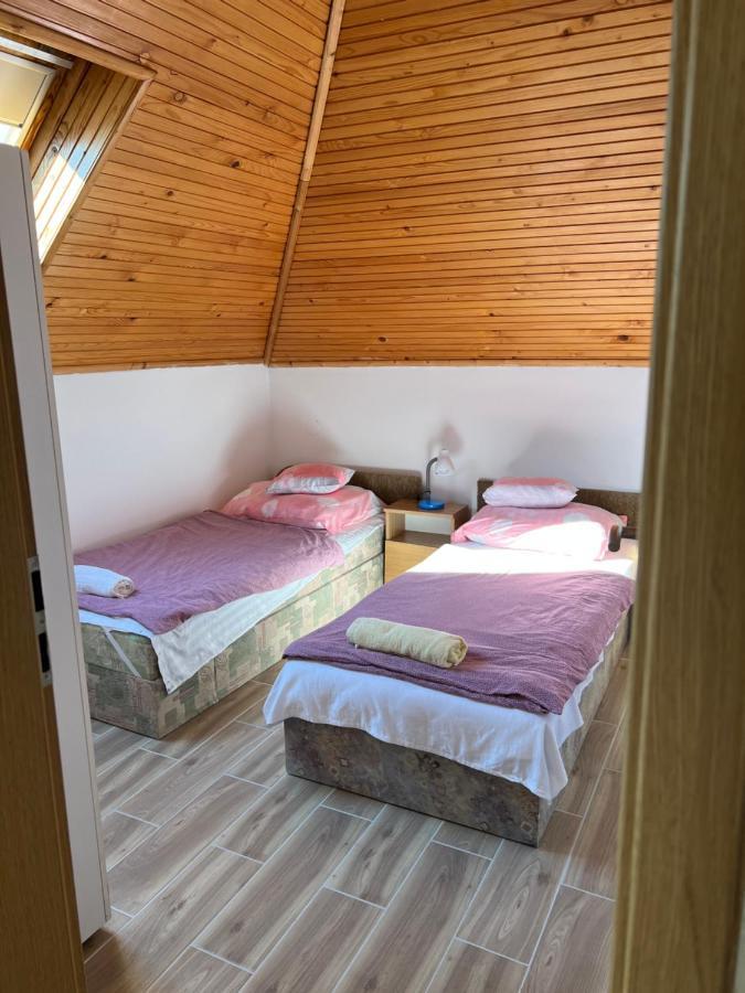 Csikos Apartman Gyenesdiás Zewnętrze zdjęcie