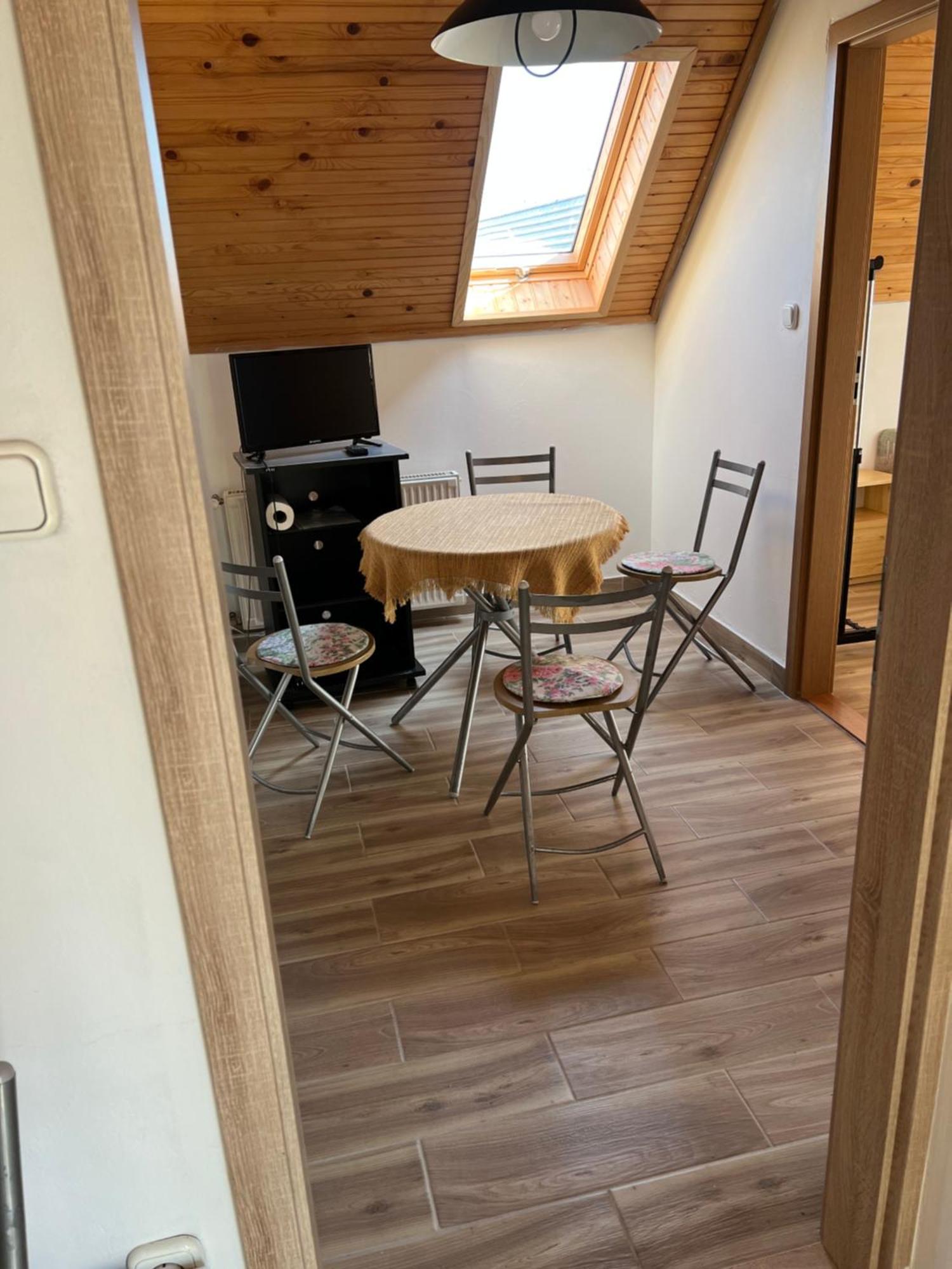 Csikos Apartman Gyenesdiás Zewnętrze zdjęcie
