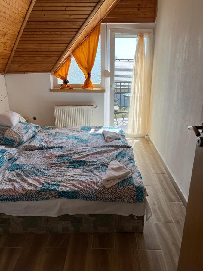 Csikos Apartman Gyenesdiás Zewnętrze zdjęcie