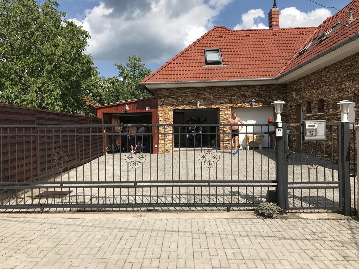 Csikos Apartman Gyenesdiás Zewnętrze zdjęcie
