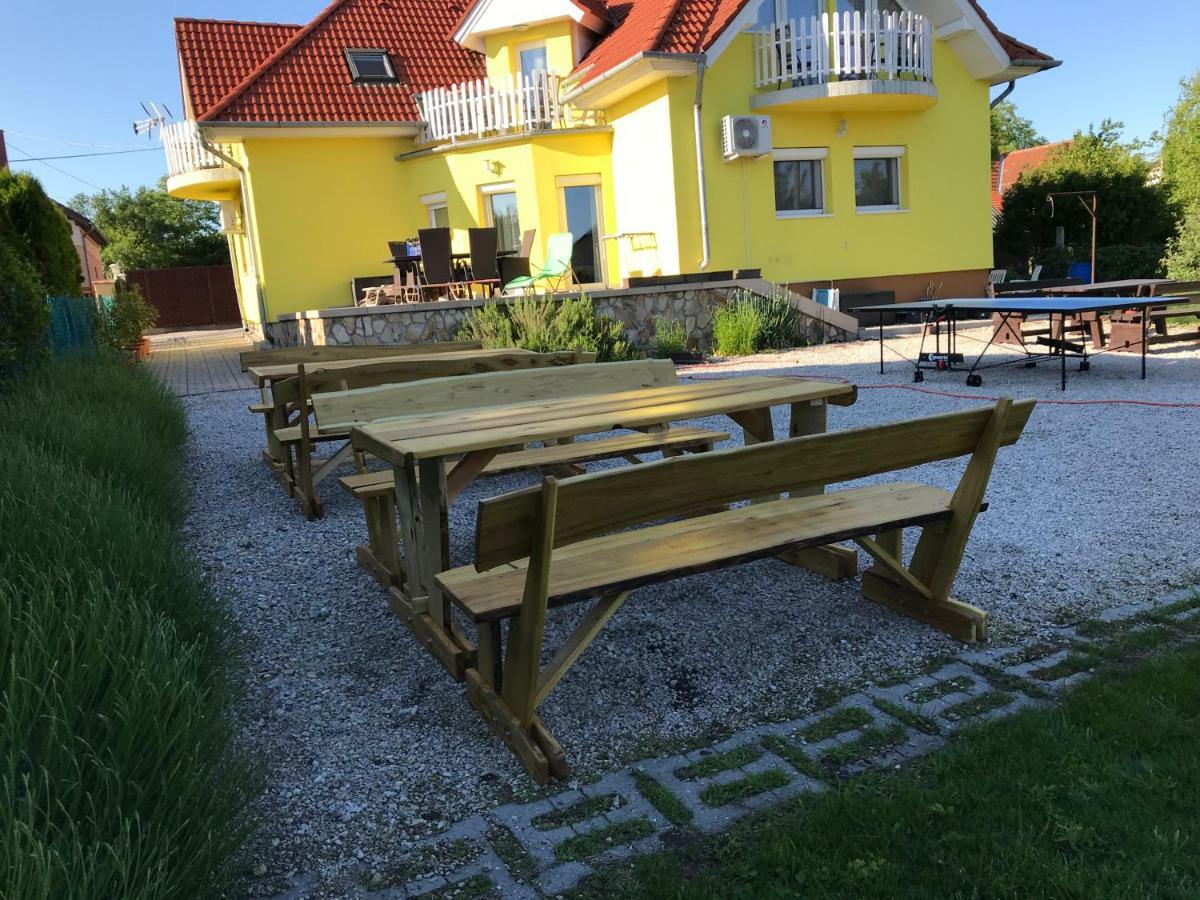 Csikos Apartman Gyenesdiás Zewnętrze zdjęcie